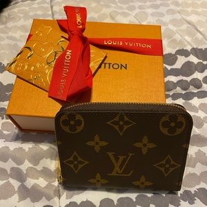 Louis Vuitton zippy wallet